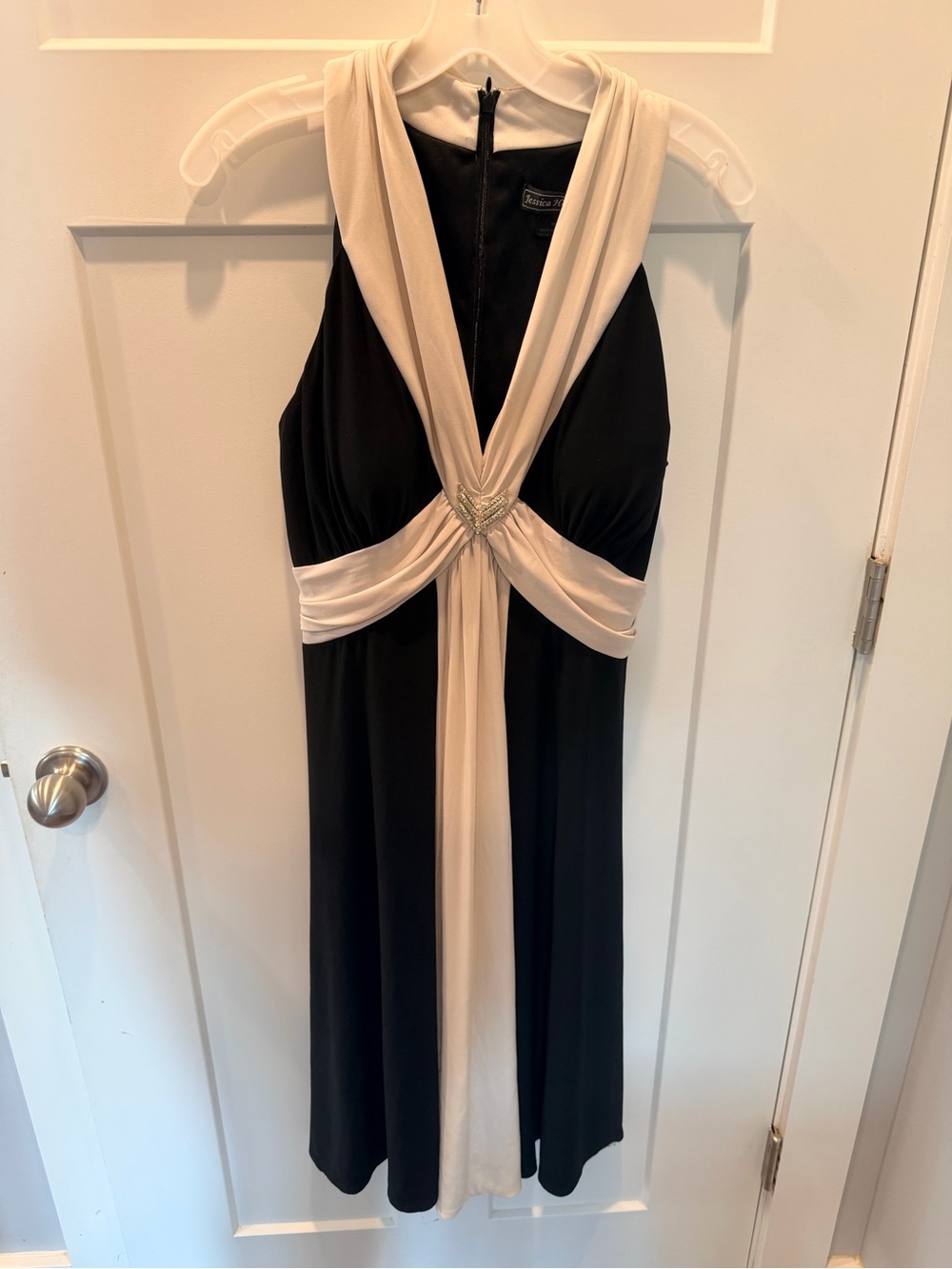 Jessica Howard Size 16 Black Ivory Rhinestone Formal Evening Maxi Dress